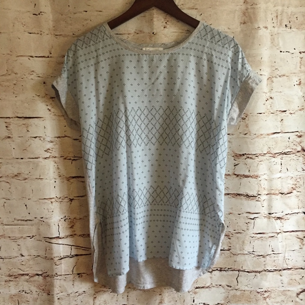 Two by Vince Camuto Light Blue Printed Hi-lo Top - Picture 2 of 5